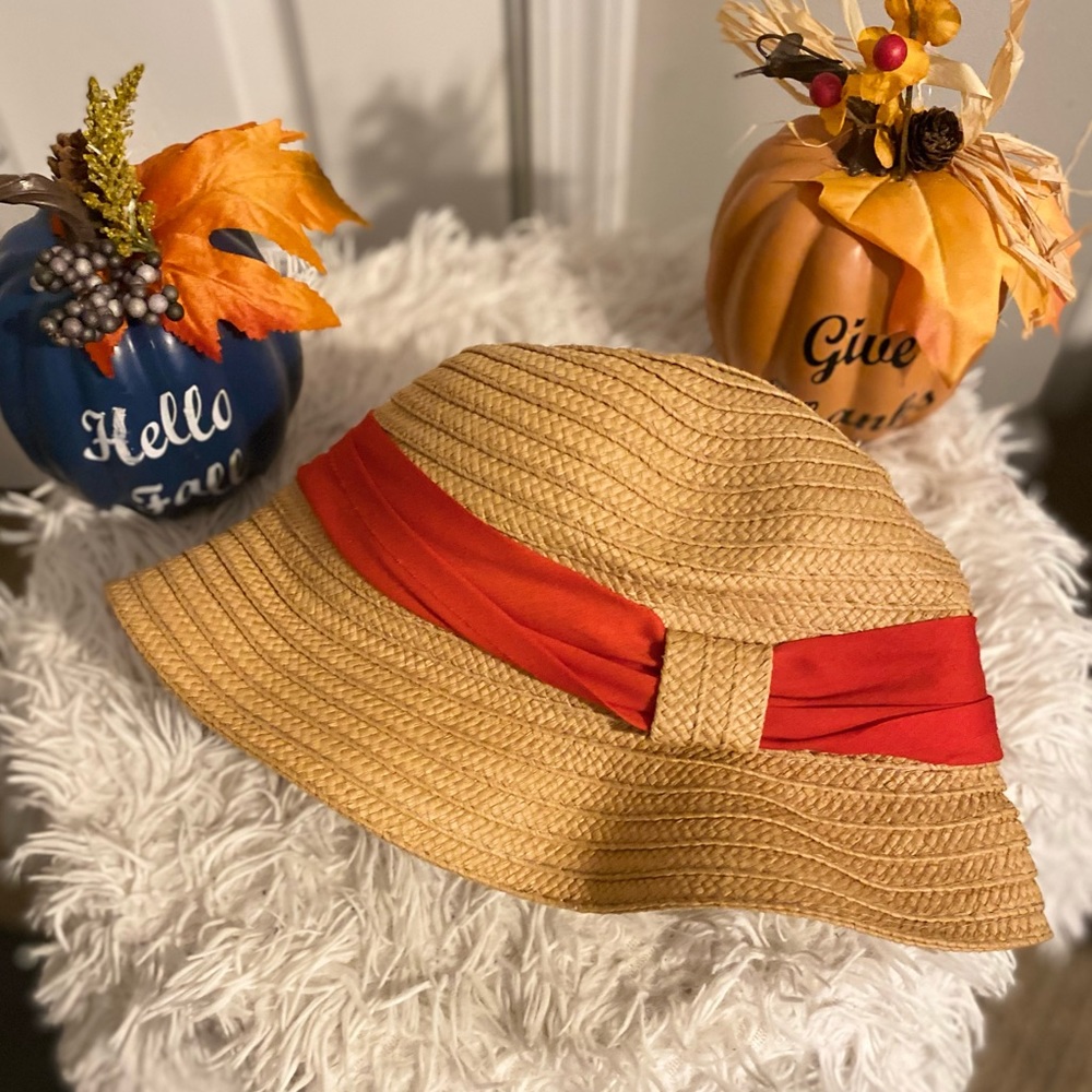 Straw bucket hat